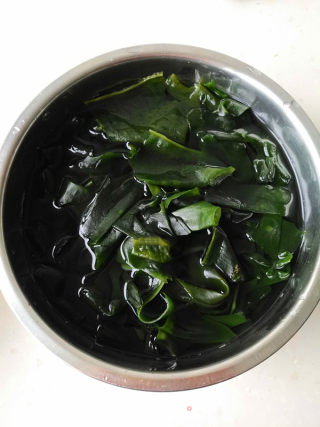 裙带菜拌粉丝的做法步骤：3
