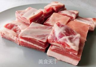 蜜灼羊排块的做法步骤：1
