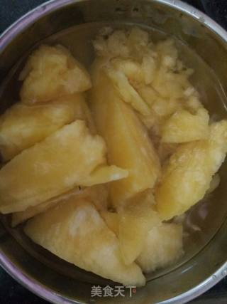 菠萝炒饭的做法步骤：2
