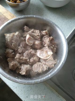 柱侯羊肉菠菜面的做法步骤：1