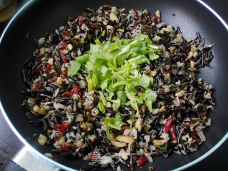 蔓越莓核桃拌菰米饭的做法步骤：6