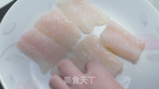 锅塌比目鱼的做法步骤：1