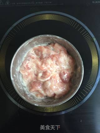 黑木耳炒肉片的做法步骤：1
