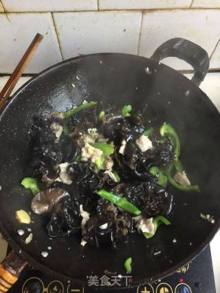 黑木耳炒肉片的做法步骤：9