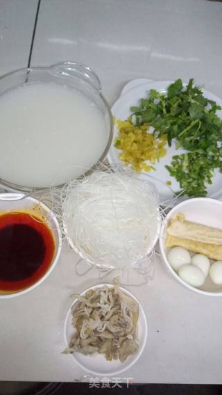 大肠百叶鹌鹑蛋粉丝汤的做法步骤：1