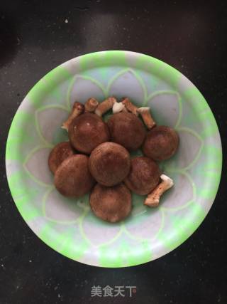 香菇扒油菜的做法步骤：2