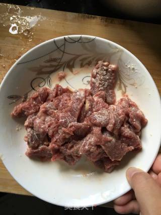 西红柿蘑菇牛肉面的做法步骤：1