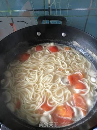 西红柿蘑菇牛肉面的做法步骤：11