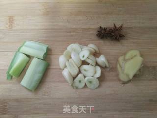 红烧带鱼的做法步骤：2