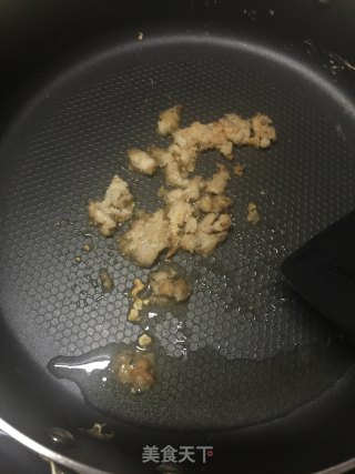 猪油渣酱油炒饭的做法步骤：3