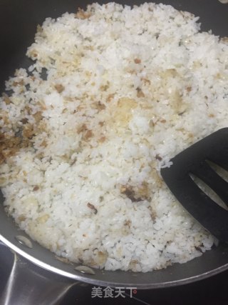 猪油渣酱油炒饭的做法步骤：4