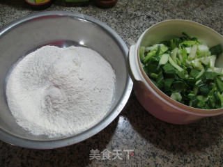 手捏菜馅饼的做法步骤：1