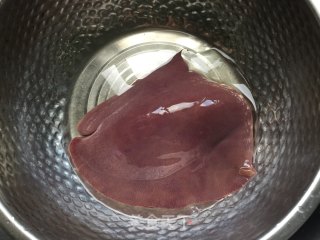 酱爆猪肝的做法步骤：1