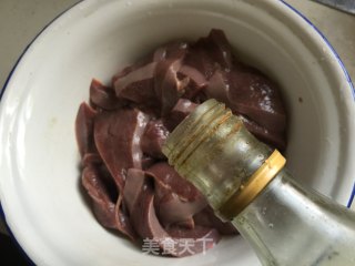 酱爆猪肝的做法步骤：5