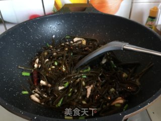 海带炒肉丝的做法步骤：12