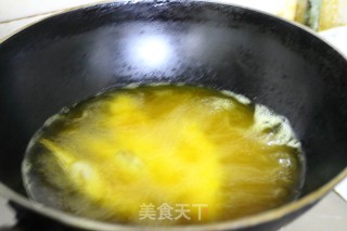 椒盐香酥炸鱼的做法步骤：4