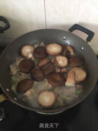 砂锅香菇鸡块的做法步骤：10