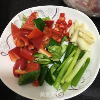 辣炒鱿鱼的做法步骤：2