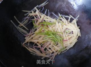 土豆丝鸡蛋饼的做法步骤：3