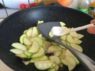 西葫芦炒鸡片的做法步骤：8