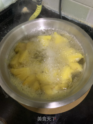 菠萝咕噜肉的做法步骤：1