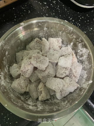 菠萝咕噜肉的做法步骤：2