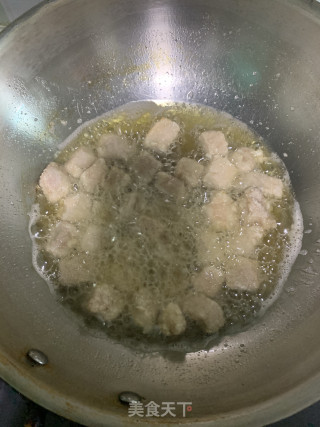 菠萝咕噜肉的做法步骤：3