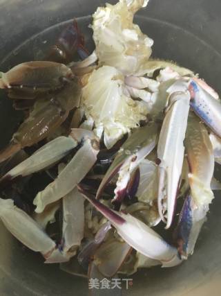 螃蟹粉丝煲的做法步骤：1