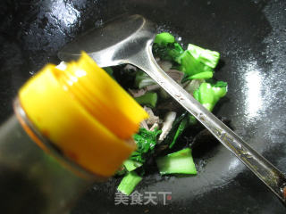 黑木耳五花肉炒菜芯的做法步骤：4