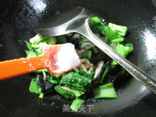 黑木耳五花肉炒菜芯的做法步骤：6