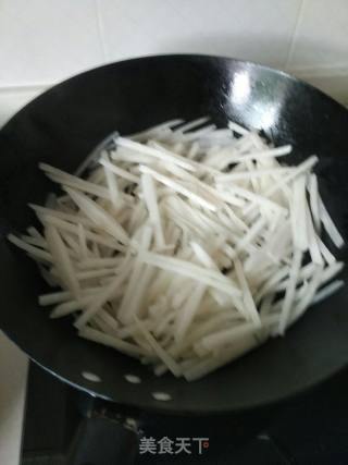 肉丸萝卜汤的做法步骤：2