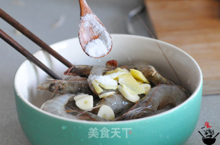 鲜虾炒面的做法步骤：2