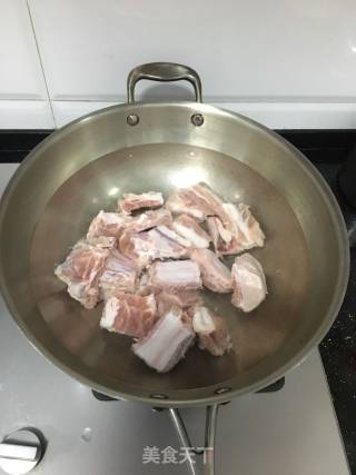 红烧排骨的做法步骤：2