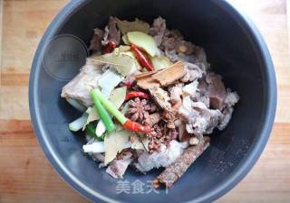红焖牛肉/面的做法步骤：3