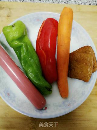 缤纷豆角小炒的做法步骤：2