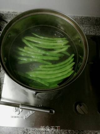 缤纷豆角小炒的做法步骤：3