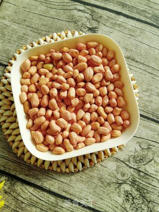 糖霜花生~经典小零食的做法步骤：1