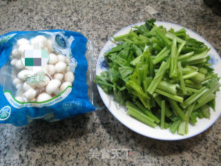 白玉菇炒芹菜的做法步骤：1