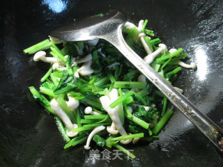 白玉菇炒芹菜的做法步骤：7
