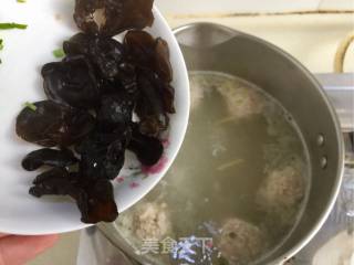 黄瓜木耳丸子汤的做法步骤：9
