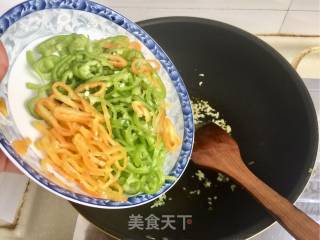 尖椒木耳金针菇的做法步骤：4