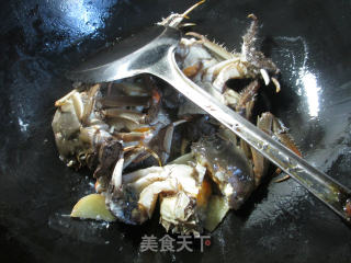 茭白烧大闸蟹的做法步骤：4