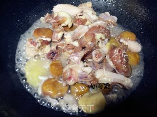 板栗烧鸡#肉肉厨的做法步骤：8