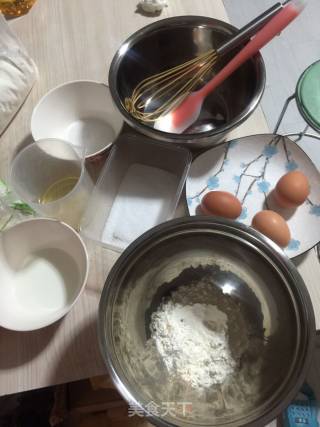 纸杯蛋糕－第一次在美食天下学做烘培还算是成功的做法步骤：1