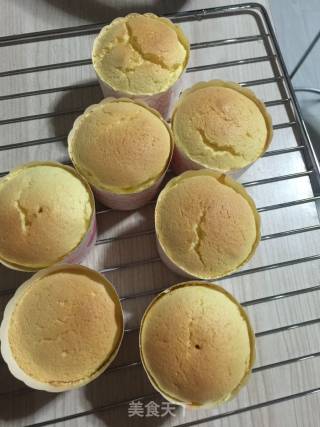 纸杯蛋糕－第一次在美食天下学做烘培还算是成功的做法步骤：3