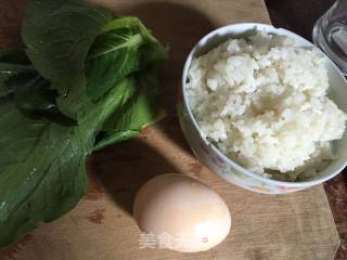 青菜蛋炒饭的做法步骤：1
