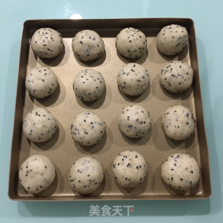 椰香黑芝麻面包的做法步骤：6
