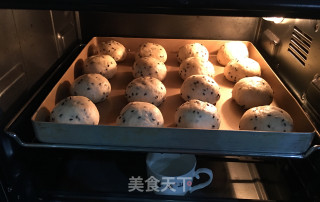 椰香黑芝麻面包的做法步骤：7