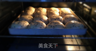 椰香黑芝麻面包的做法步骤：9