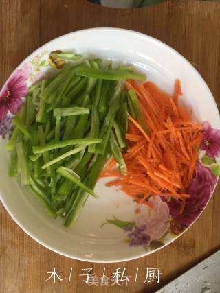 双丝鸡肉(可作为减肥餐)的做法步骤：3